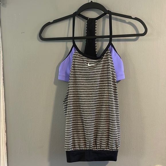 Nike Black and White Fitted Crop Tank‎ Top - Picture 1 of 7